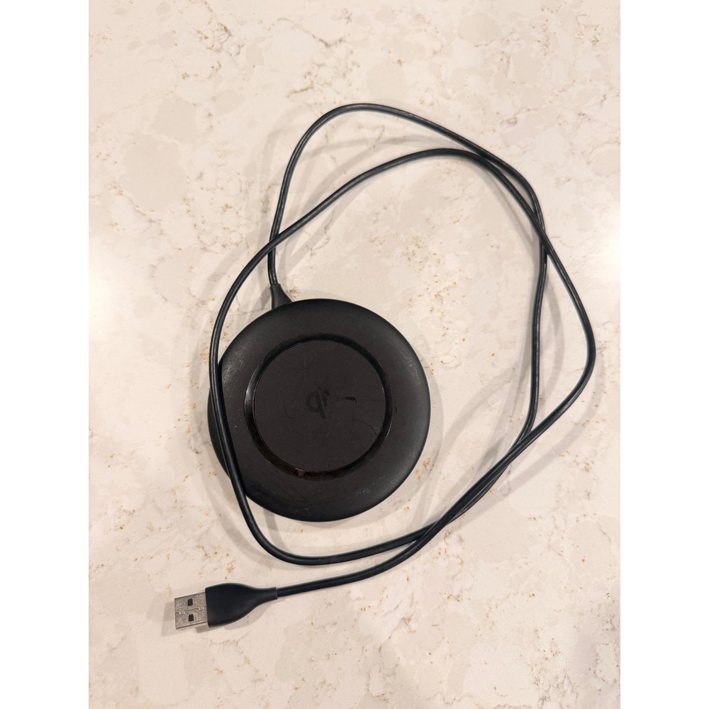 Insignia Fast Charge Wireless Charging Pad Black Qi-Enabled NS-MWPC10CU